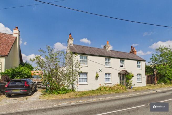 4 bed property, in Lillingstone Road, £500,000