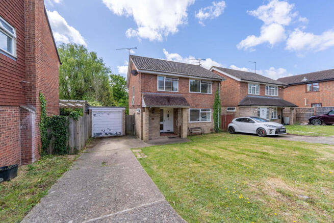 4 bed property, in Loxwood, £475,000