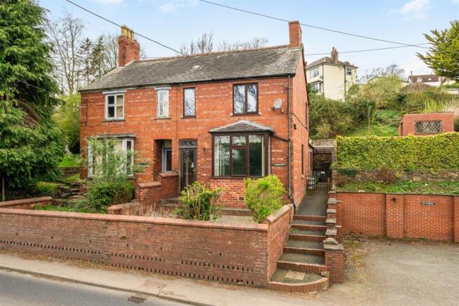 2 bed property, in Pant, £90,000
