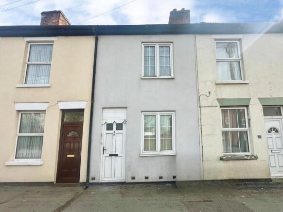 3 bed property, in Merridale Road, £160,000