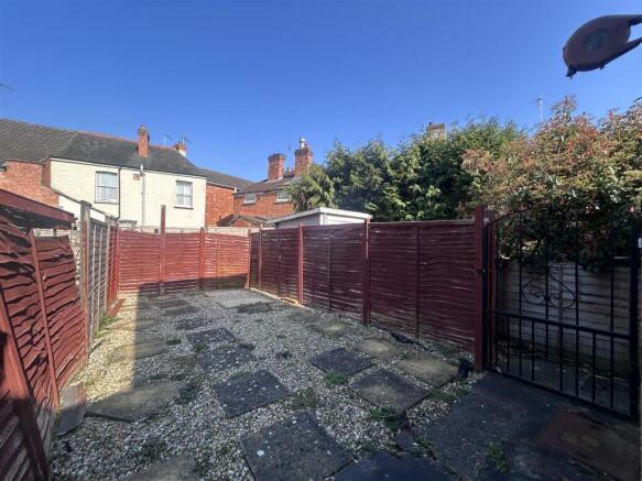 2 bed property, in Beaconsfield Place, £250,000