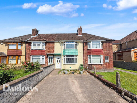 2 bed property, in Hawthorn Road, £210,000