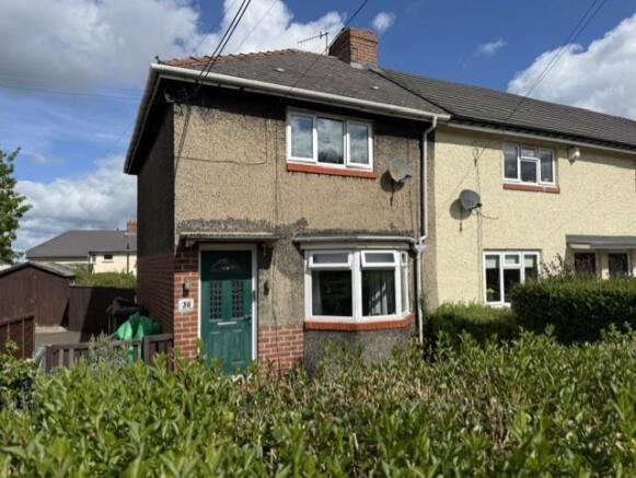 2 bed property, in Castle Road, £110,000