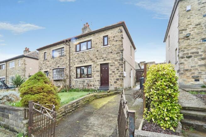 2 bed property, in Rydal Avenue, £160,000