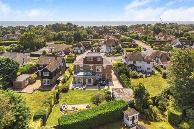 6 bed property, in South Walk, £1,395,000