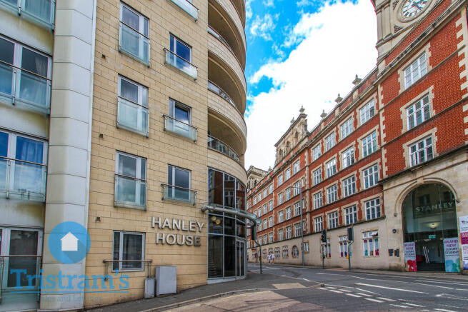 2 bed property, in Hanley House, £150,000