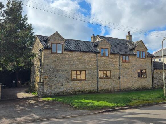 4 bed property, in High Street, £365,000