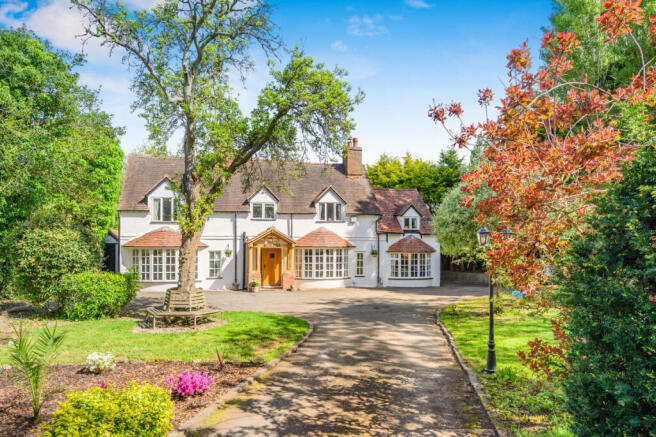 3 bed property, in Lodge Road, £975,000
