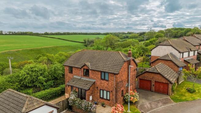 4 bed property, in 3 Roseland Gardens, £375,000