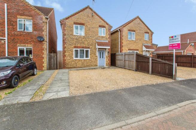 3 bed property, in Beechings Close, £225,000