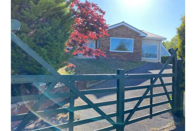 3 bed property, in Parc Y Plas, £350,000