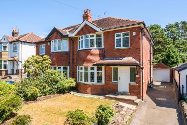 3 bed property, in King Lane, £385,000