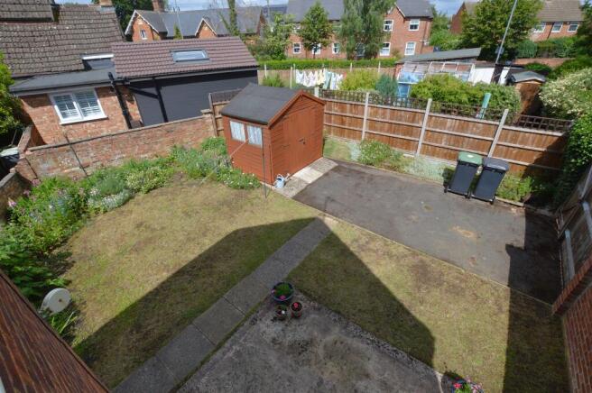 2 bed property, in The Green, £274,400
