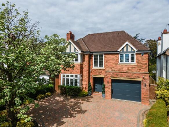 5 bed property, in Avenue Road, £2,000,000