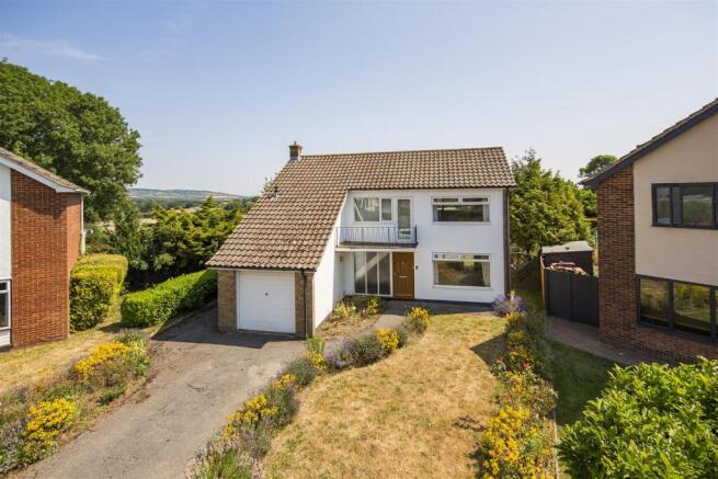 3 bed property, in Pepingstraw Close, £650,000
