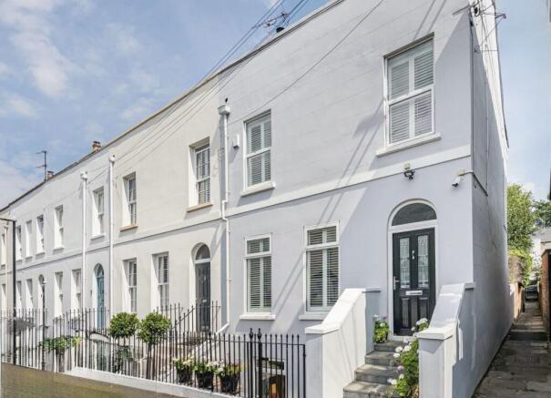 4 bed property, in Suffolk Street, £679,950