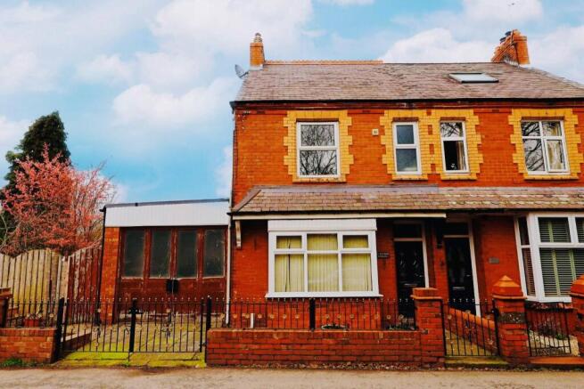 3 bed property, in Bethania Road, £300,000