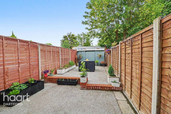 2 bed property, in Waldeck Road, £325,000