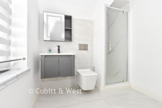 3 bed property, in Whitehill Road, £425,000