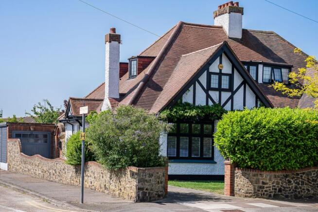 3 bed property, in Church Road, £550,000
