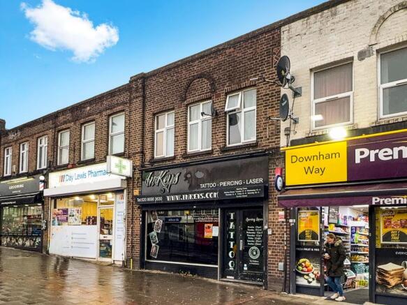 2 bed property, in Downham Way, £250,000
