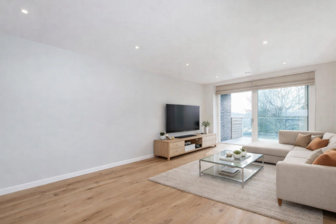 2 bed property, in Waterfront Apartments, £875,000