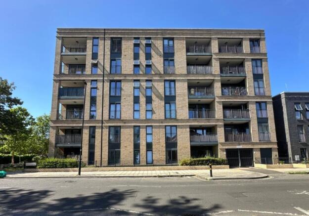 1 bed property, in Flat 2, £345,000