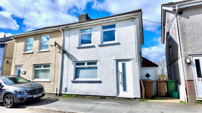 3 bed property, in Pencoed Avenue, £180,000