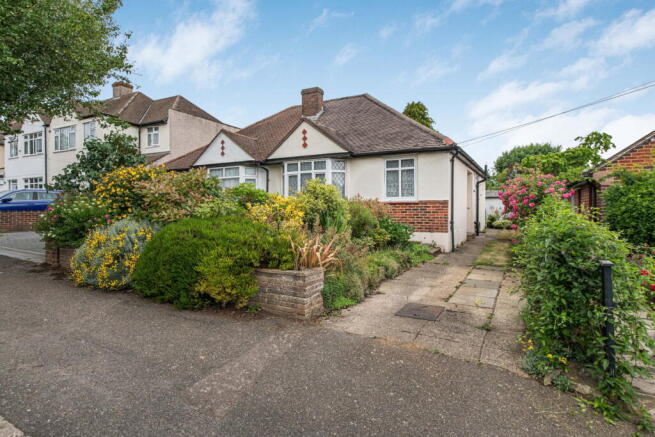 2 bed property, in Kerrill Avenue, £475,000