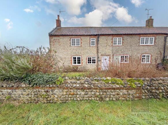 3 bed property, in Main Road, £325,000