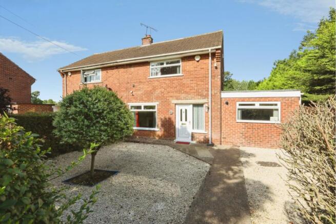 2 bed property, in Flint Road, £199,000