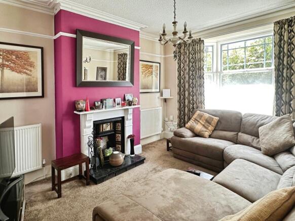 4 bed property, in Copthorne Road, £450,000