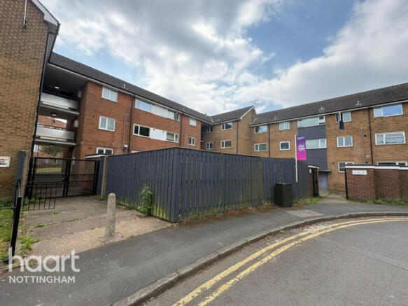 1 bed property, in Woodgate Court, £60,000