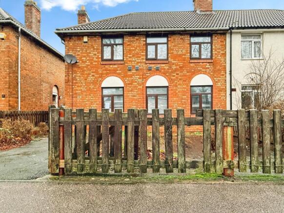 3 bed property, in Southfields Drive, £200,000