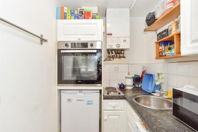 1 bed property, in Granville Road, £90,000