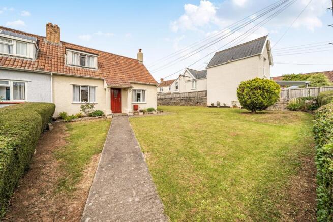 3 bed property, in Woodborough Crescent, £295,000