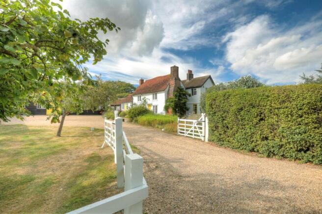 5 bed property, in Leighams Road, £1,550,000