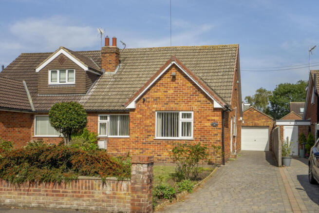 2 bed property, in Main Street, £315,000