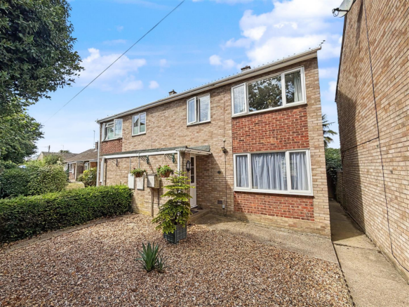 3 bed property, in Capel Road, £325,000