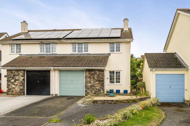 3 bed property, in Longbrook, £310,000