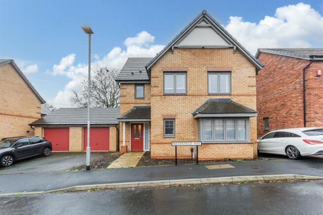 4 bed property, in Waterfield Way, £300,000