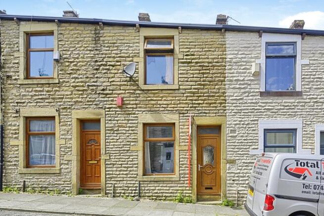 2 bed property, in Laithe Street, £67,500
