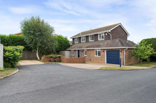 4 bed property, in Rustic Park, £575,000