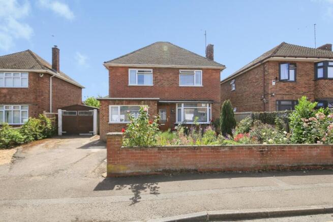 3 bed property, in Charnwood Close, £350,000