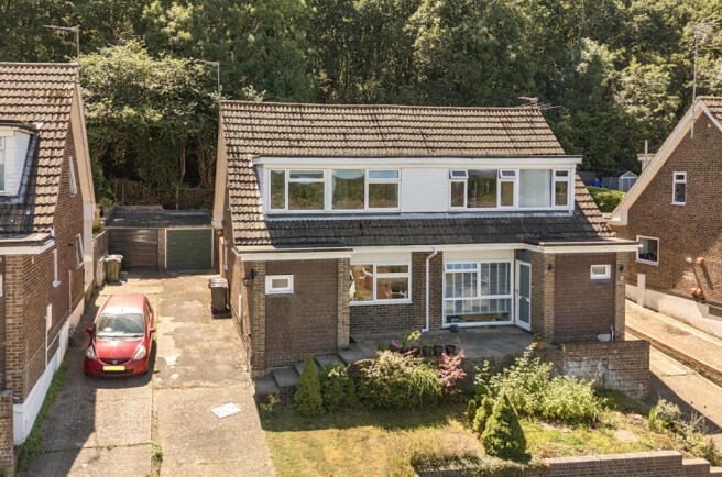 3 bed property, in Guildford, £425,000