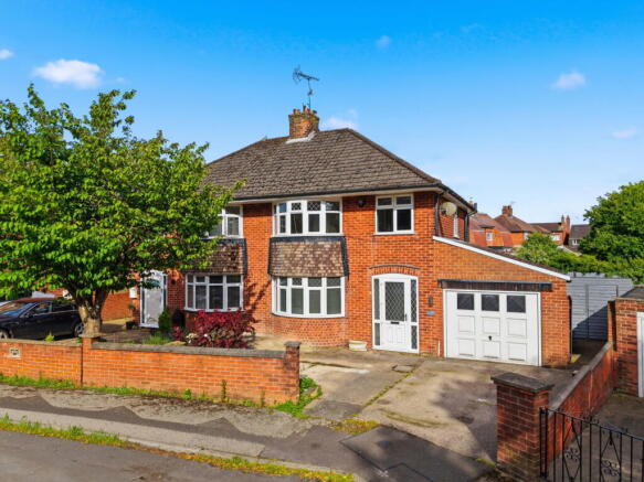 3 bed property, in Bingham Avenue, £250,000