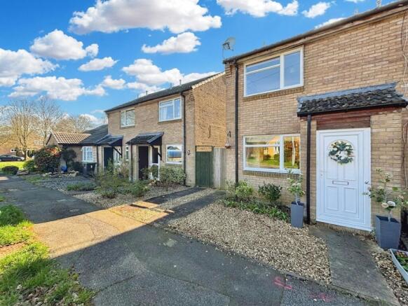 2 bed property, in Cheviot Way, £299,950