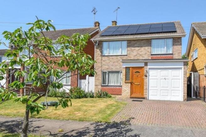 3 bed property, in Plovers Mead, £600,000
