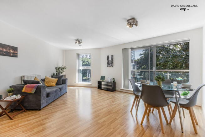 2 bed property, in Ascot House, £375,000