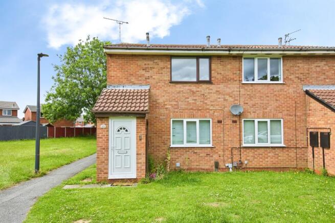 1 bed property, in Kestrels Croft, £65,000